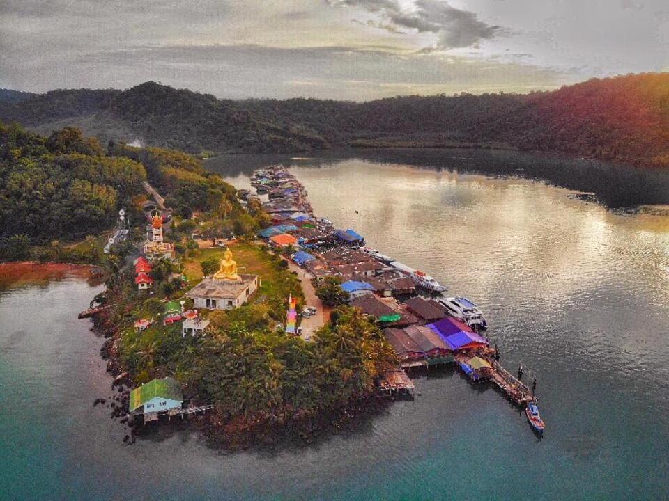 Dutchman Homestay Ko Kut Esterno foto